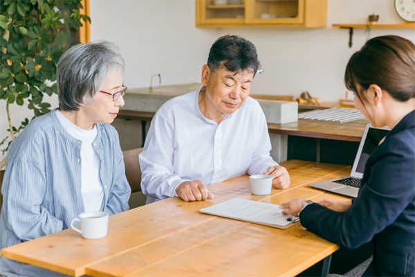 老人ホームの入居費用を安く抑えるには